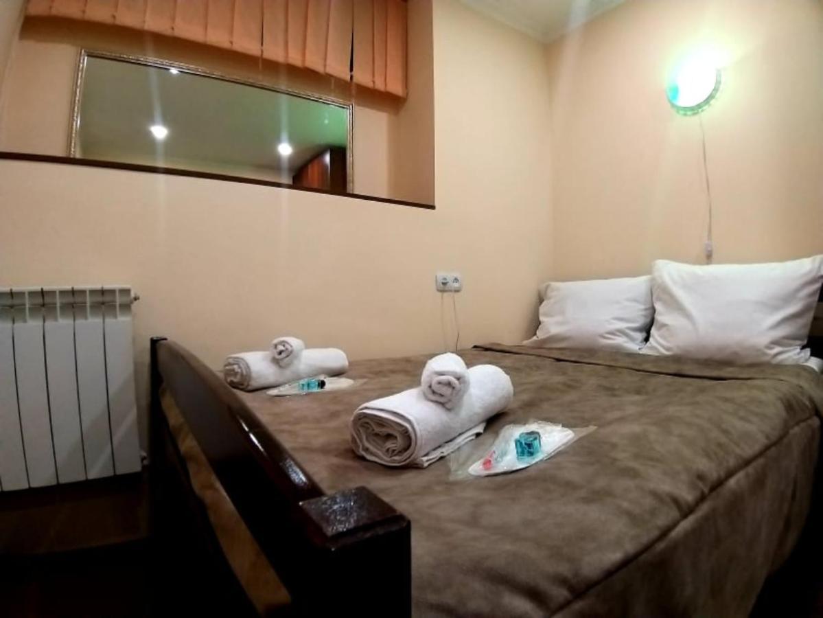 A&X Hostel&tours Erivan Exterior foto